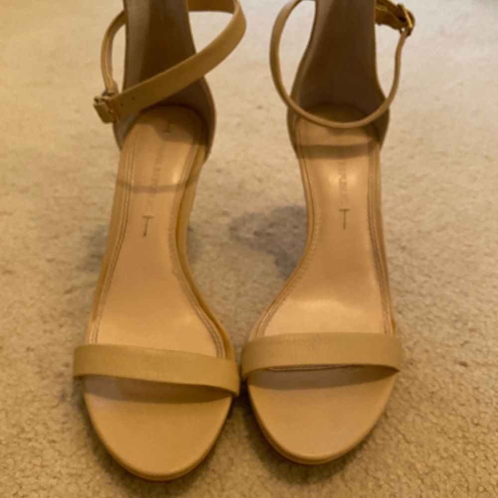 Banana Republic Shoes size 7